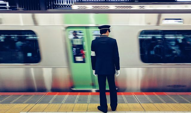 广深港高铁 9 月底开通,西九龙站设立了香港和