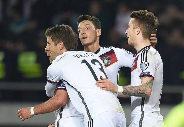 厄齐尔退出国家队后 勒夫该怎么解决?变阵提拔