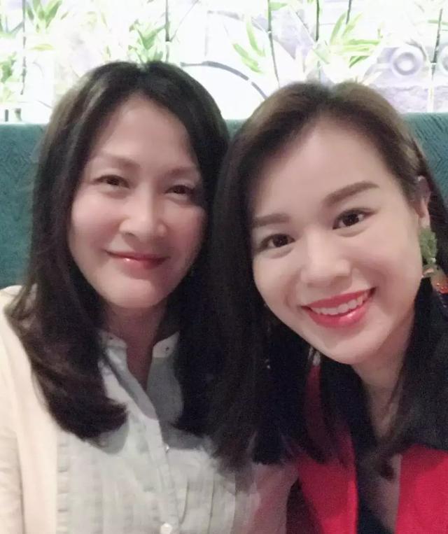 47岁陈慧珊近照：素颜显老态，老公破产依旧不离不弃