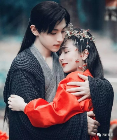 月下仙人是90后，周迅丫鬟是女版鹿晗？热播剧的配角也很好磕鸭