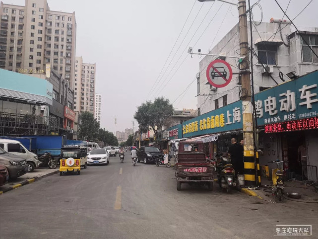 在距离万达不远的西北方向就有那么一条童年小巷—龙潭巷贯穿你的衣食