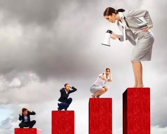 中国薪资最低的四类专业,很多人毕业后才后悔