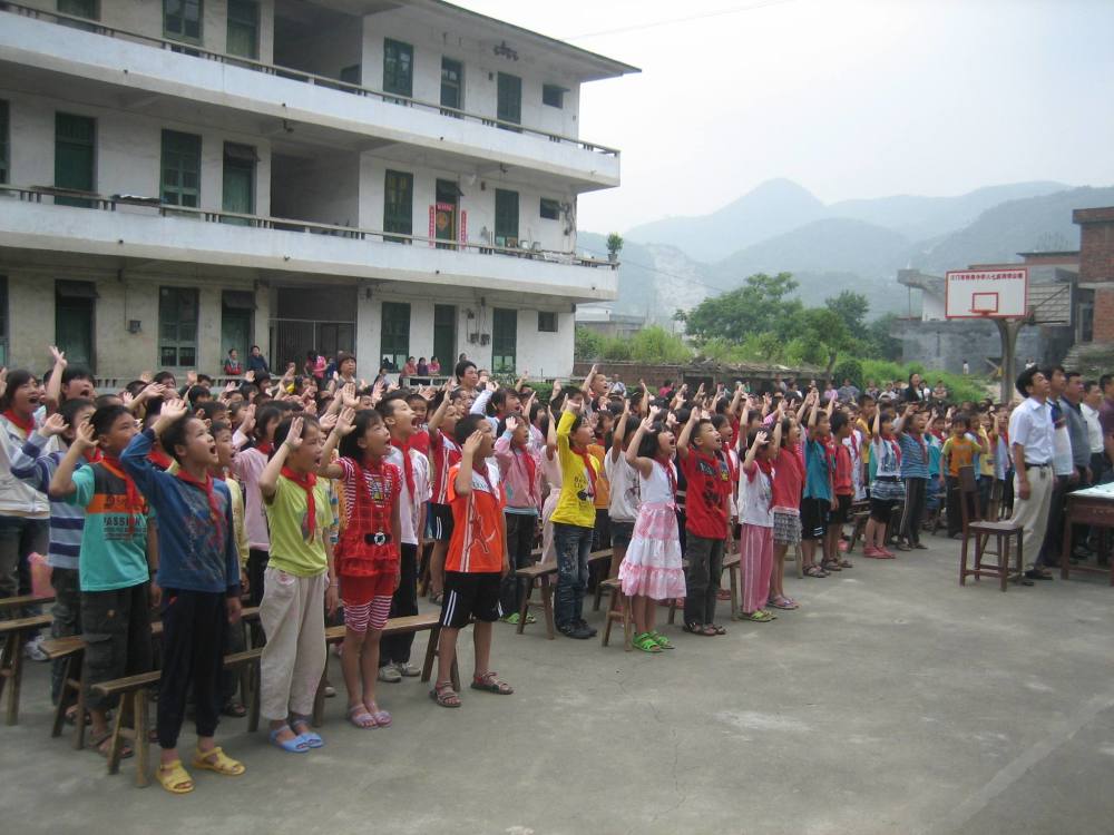 大学生想干最幸福的职业去当老师,结果被女友