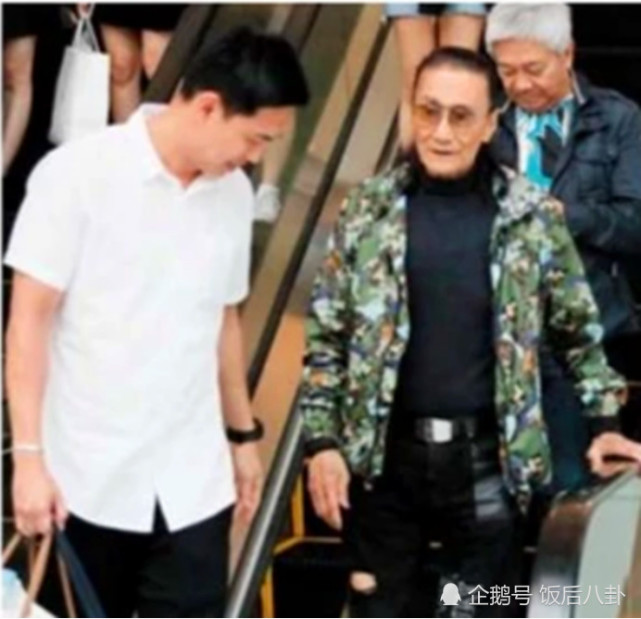 谢贤与33岁女友分手后频频约会忘年交,身穿迷彩服活力