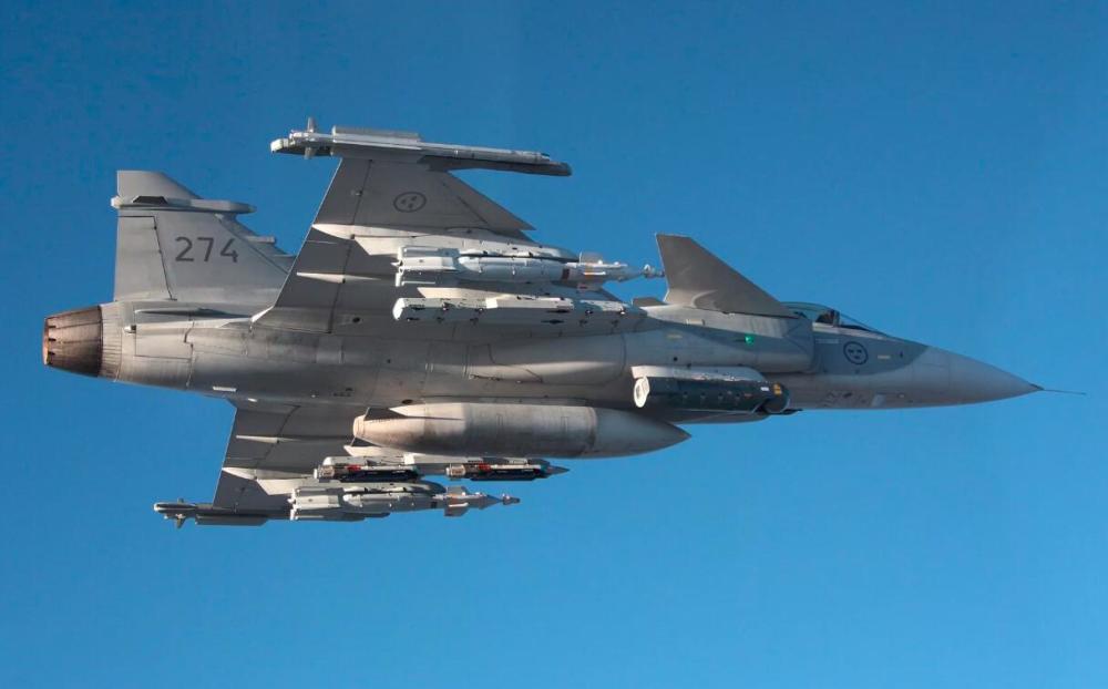 中国歼10战斗机大胜泰国鹰狮,鸭式技术超越老