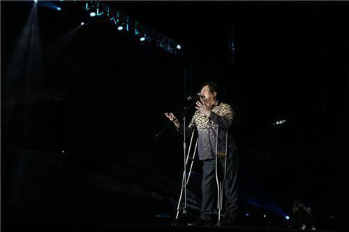 当年他的一首歌从台湾传入内地，一夜之间满大街都在放！