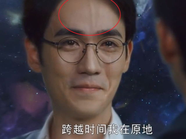 明星的哭戏,朱一龙青筋暴出,周冬雨入戏太深,而他哭出了双眼皮