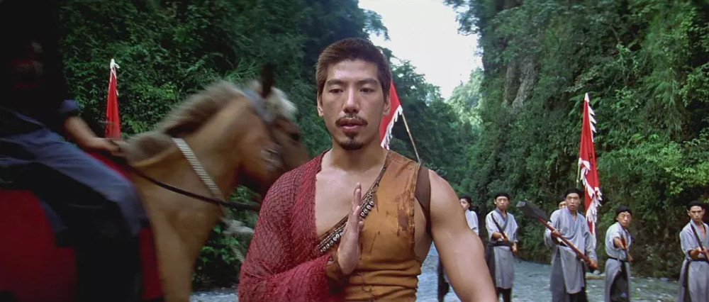 一部电影火了20年,巅峰时红过周星驰成龙,郑伊