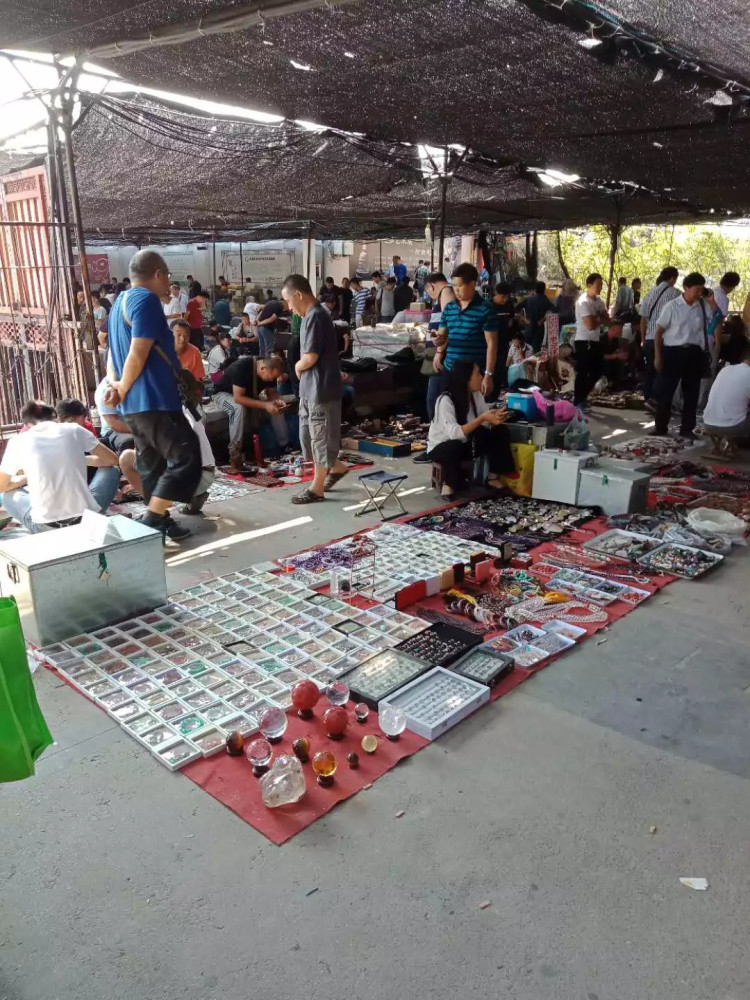 周末逛古玩城鬼市,我们应该看什么,10块钱全搞定