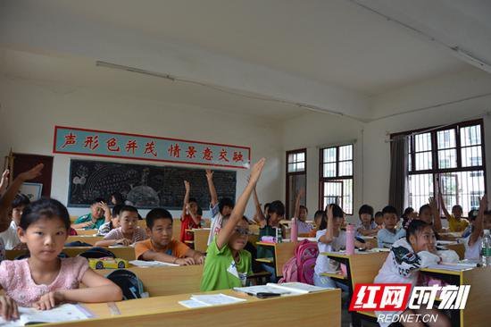 点赞!常德一女老师坚守乡村教学21年 一人教四