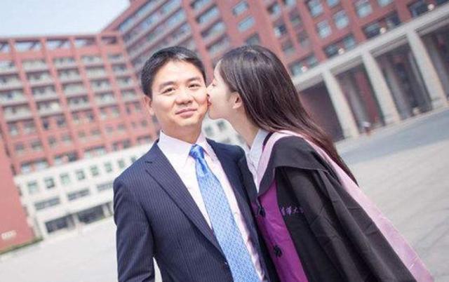 刘强东前妻照片曝光,跟刘强东更有夫妻相,现任京东高管