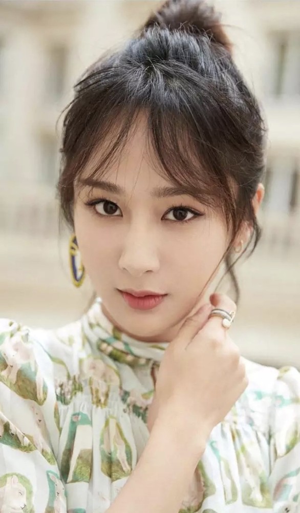 金鹰女神迪丽热巴和杨紫名列前茅,你们支持谁