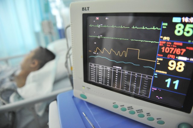 28岁亿万富豪澳门赌博,半夜偷渡回珠海,因 蛇头