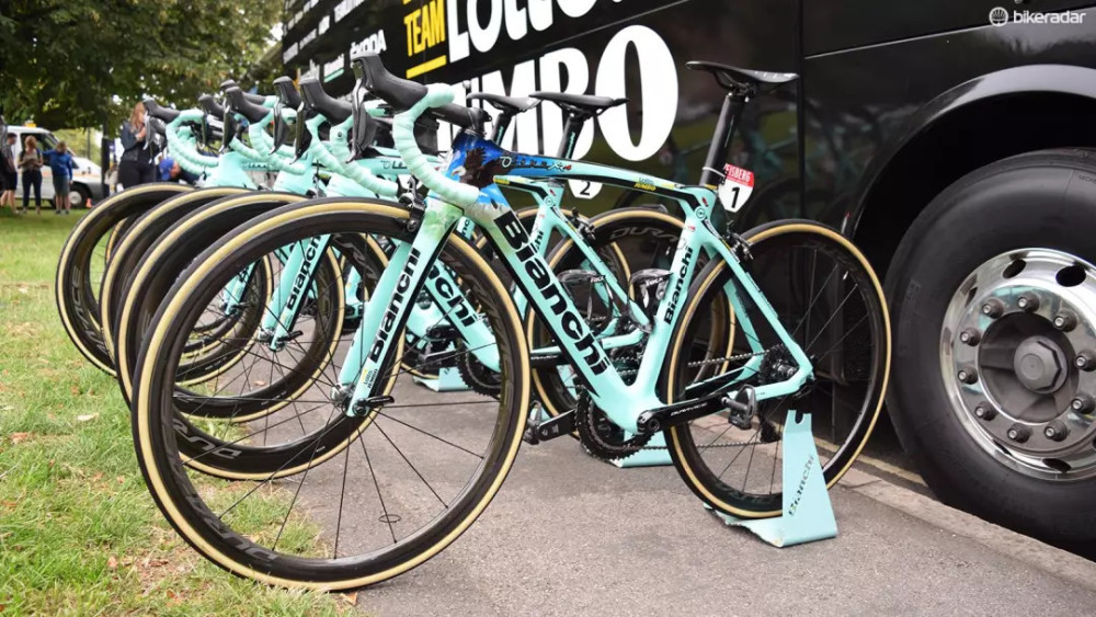 primoz roglic的定制版bianchi oltre xr4.