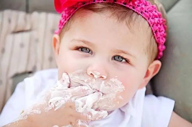 宝宝再怎么哭闹,这5种蛋糕不能给他吃