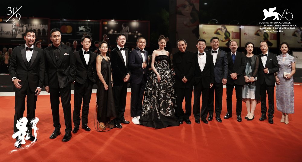 张艺谋《影》全球首映，观众起立鼓掌5分钟，国外媒体：武侠史诗