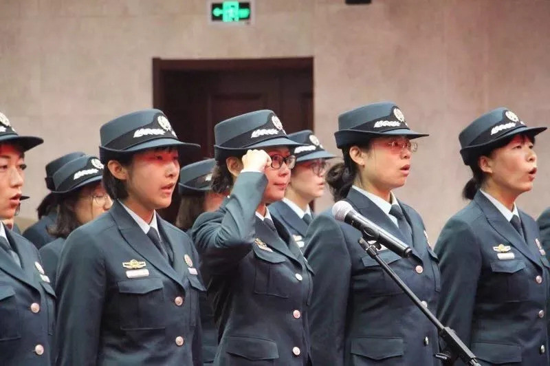 (文职人员春秋常服(文职人员作训服)来源:华图文职孔雀蓝▲一号哨位
