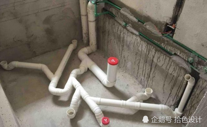 邻居说师傅改造的水路很标准,可当我看到卫生间时