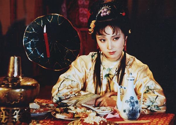 贾宝玉究竟是“情痴” 还是男女通吃的“色狼”