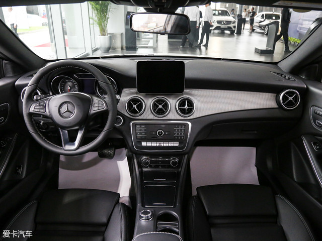 新奔驰CLA级和奔驰B级上市 售22.58万起