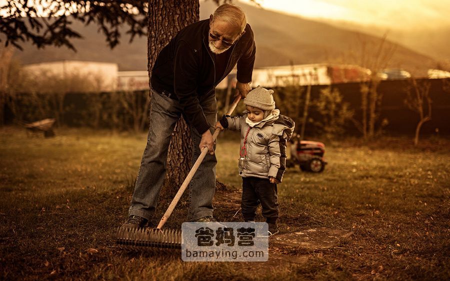 我妈74了,还在帮我带孩子:中国万千家庭的养