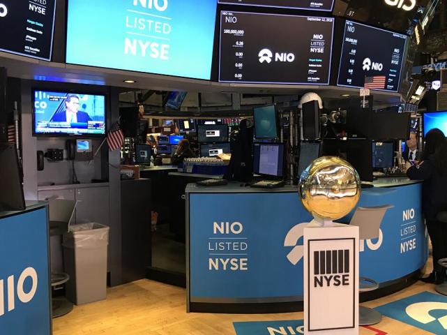 组图:蔚来汽车赴纽交所IPO 高管合影留念