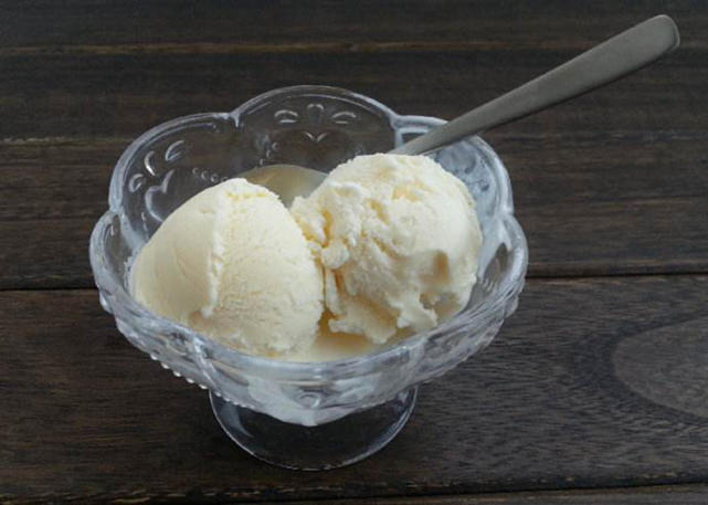 懒人鲜奶雪糕,食材只要牛奶和鸡蛋,手把手教你