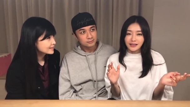 奇妙缘份!37岁秦岚见51岁周慧敏秒变迷妹,同框