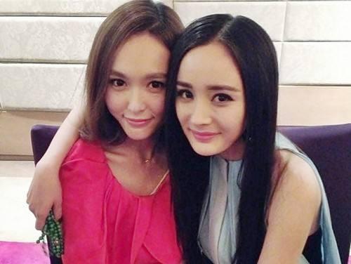 她俩才是真姐妹吧，相识20年，还一起游玩了半个月