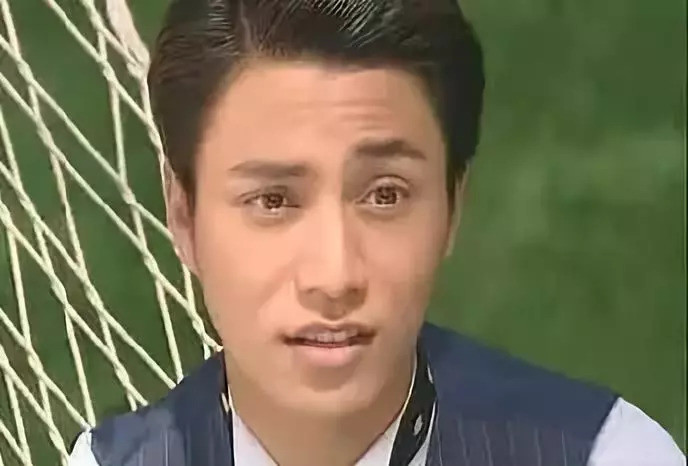 他曾被各种女伴拍照现形，现在又出了一桩大丑闻……