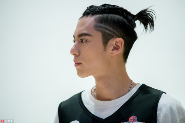 红蓝大战诠释努力真谛 人生赛场上也要玩真的