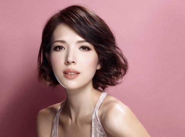 她被称“童颜教主”，与阮经天传绯闻，35岁美如少女却无人娶？