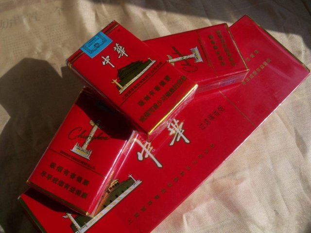同样是中华烟,为什么在国外买要便宜2倍多呢?得知后非常气愤