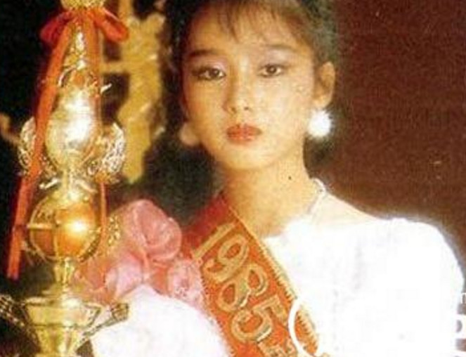 天王嫂朱丽倩年轻时撞脸关晓彤 现在打扮似大妈还在拼二胎