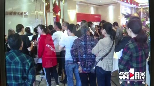 小区车位打折价格“腰斩” 有人欢喜有人不愿意了