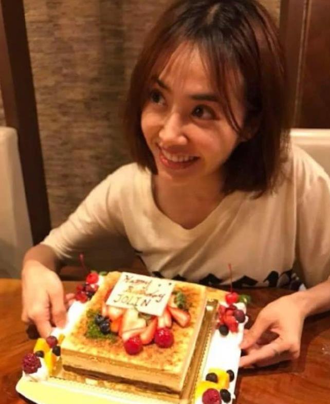 蔡依林大方晒38岁庆生照 双手托腮撒娇卖萌若少女
