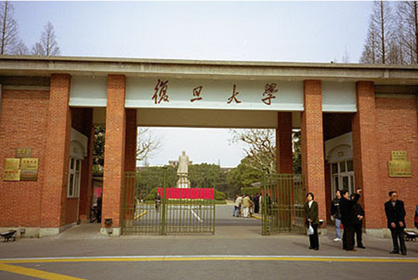 广东比上海经济总量_广东涉外经济学院宿舍(2)
