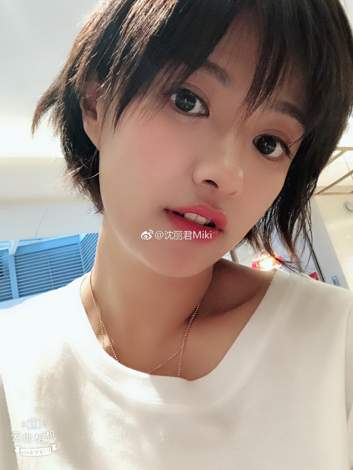 娱乐早报| 鹿晗准点晒照为关晓彤庆生 日本老戏