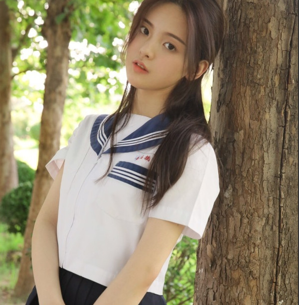 杨超越深情对视朱亚文被秒杀，谈第一印象特别真实和漂亮