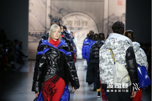 最熟悉的陌生人波司登,纽约时装周变身引围观