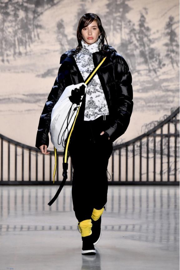 最熟悉的陌生人波司登,纽约时装周变身引围观