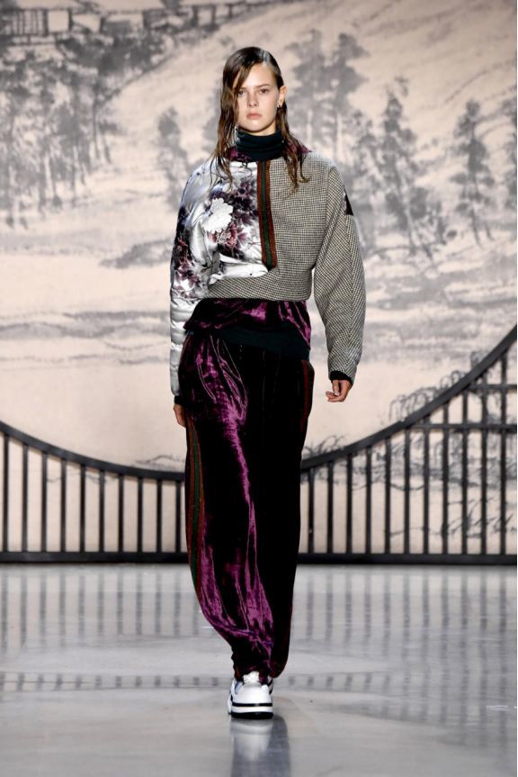 最熟悉的陌生人波司登,纽约时装周变身引围观