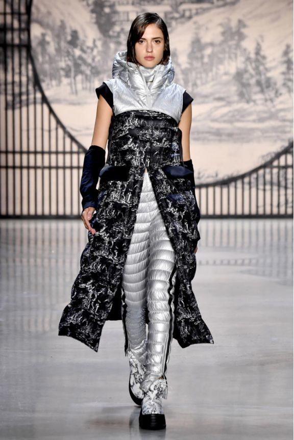 最熟悉的陌生人波司登,纽约时装周变身引围观