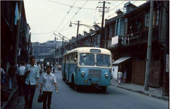 曝光:70年代老上海的旧照片,短短几十年的发展变化,难得一见