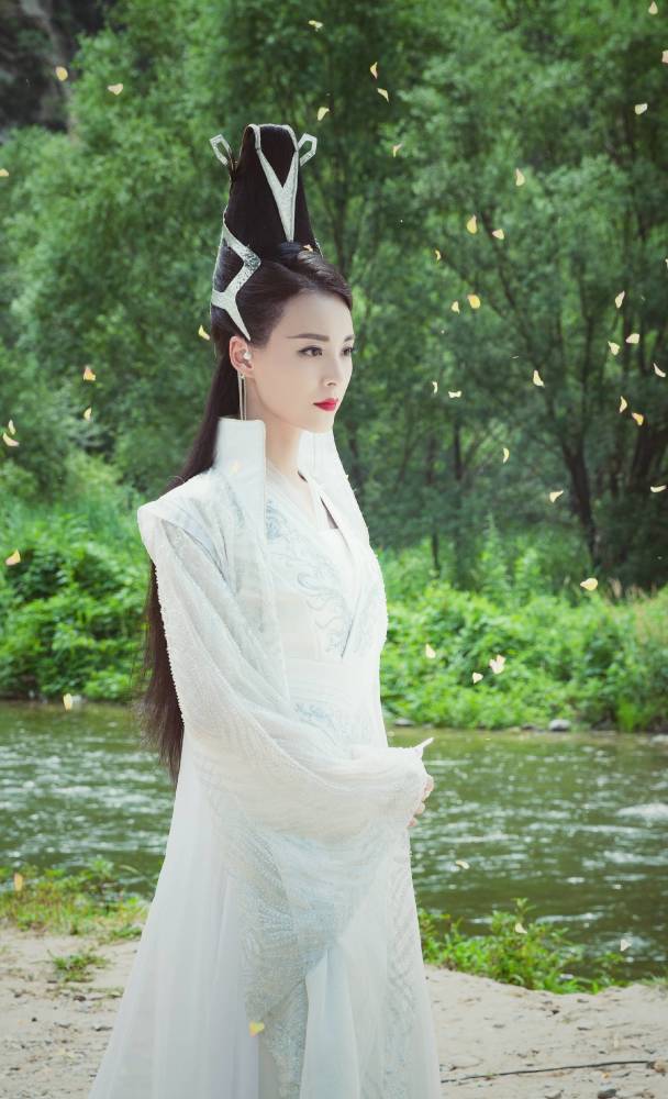 新版《绝代双骄》太让人尴尬，女主铁心兰还没女配美