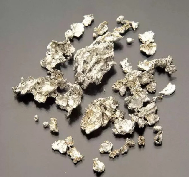 金属锡 38,最重的碱金属 钫:由锕衰变而来,是一种放射性金属,是碱金属