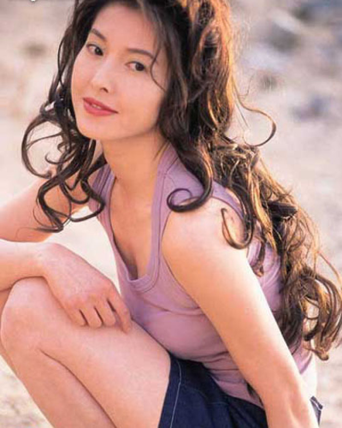 TVB性感女星，曾与吴镇宇拍拖8年，50岁颜值保鲜身材很火辣