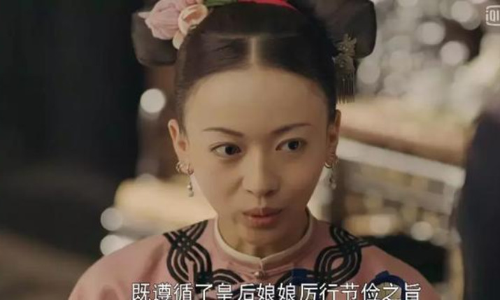 秦岚米兰逛街被偶遇,专买特价区断码货,果然是