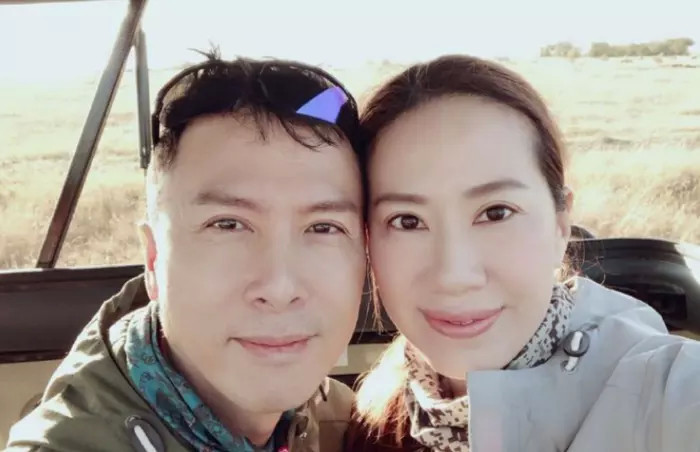 55岁甄子丹的富豪娇妻美艳高挑，前妻成单亲妈妈独自抚养孩子