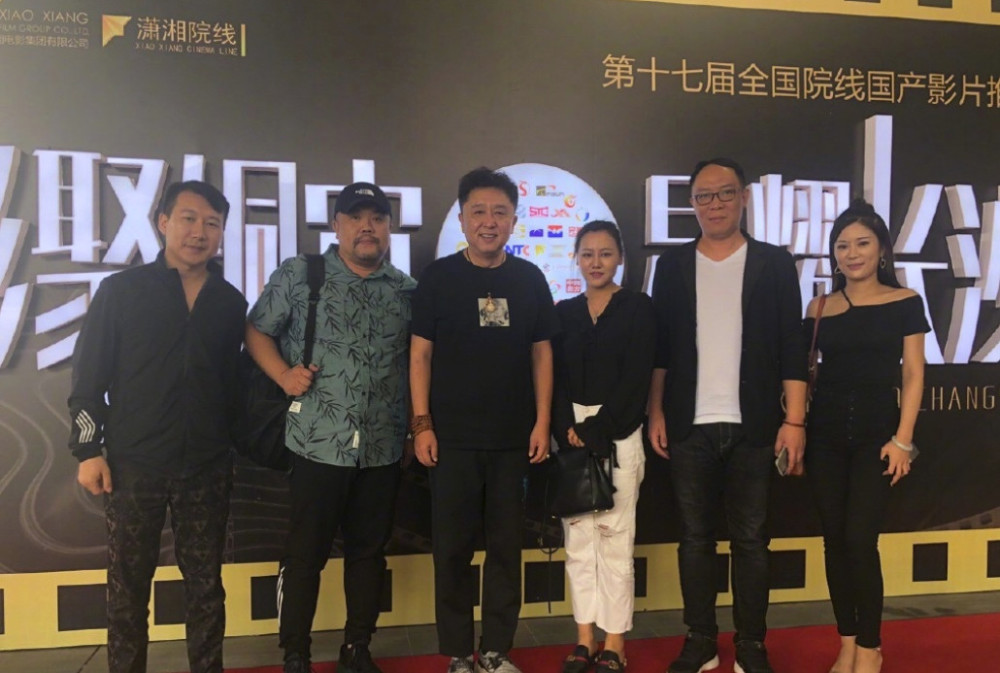 抽烟喝酒烫头有木有  于谦新片《老师好》定档